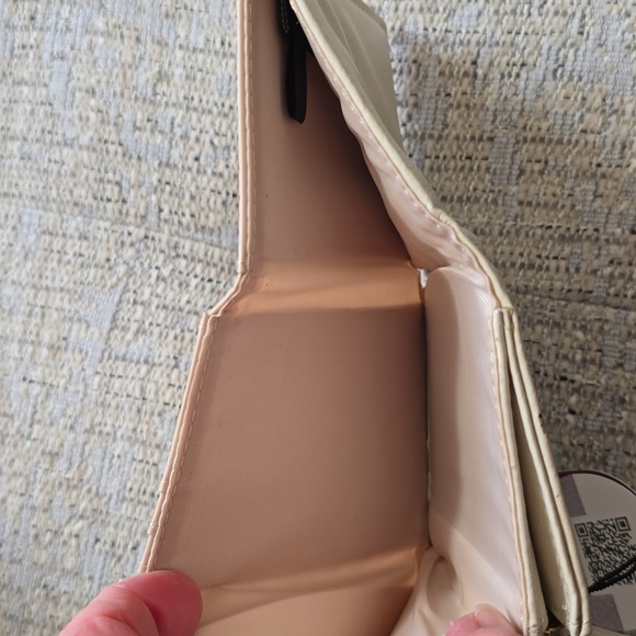 MUNDI BRAND WOMEN'S "ALMOND" WALLET WITH RFID PROTECTION - Picture 6 of 13